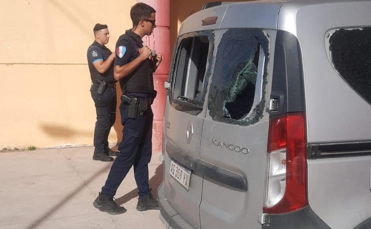 Familiares de alumnas destrozaron un colegio en Córdoba: agredieron a docentes y rompieron el auto del vicedirector | Córdoba