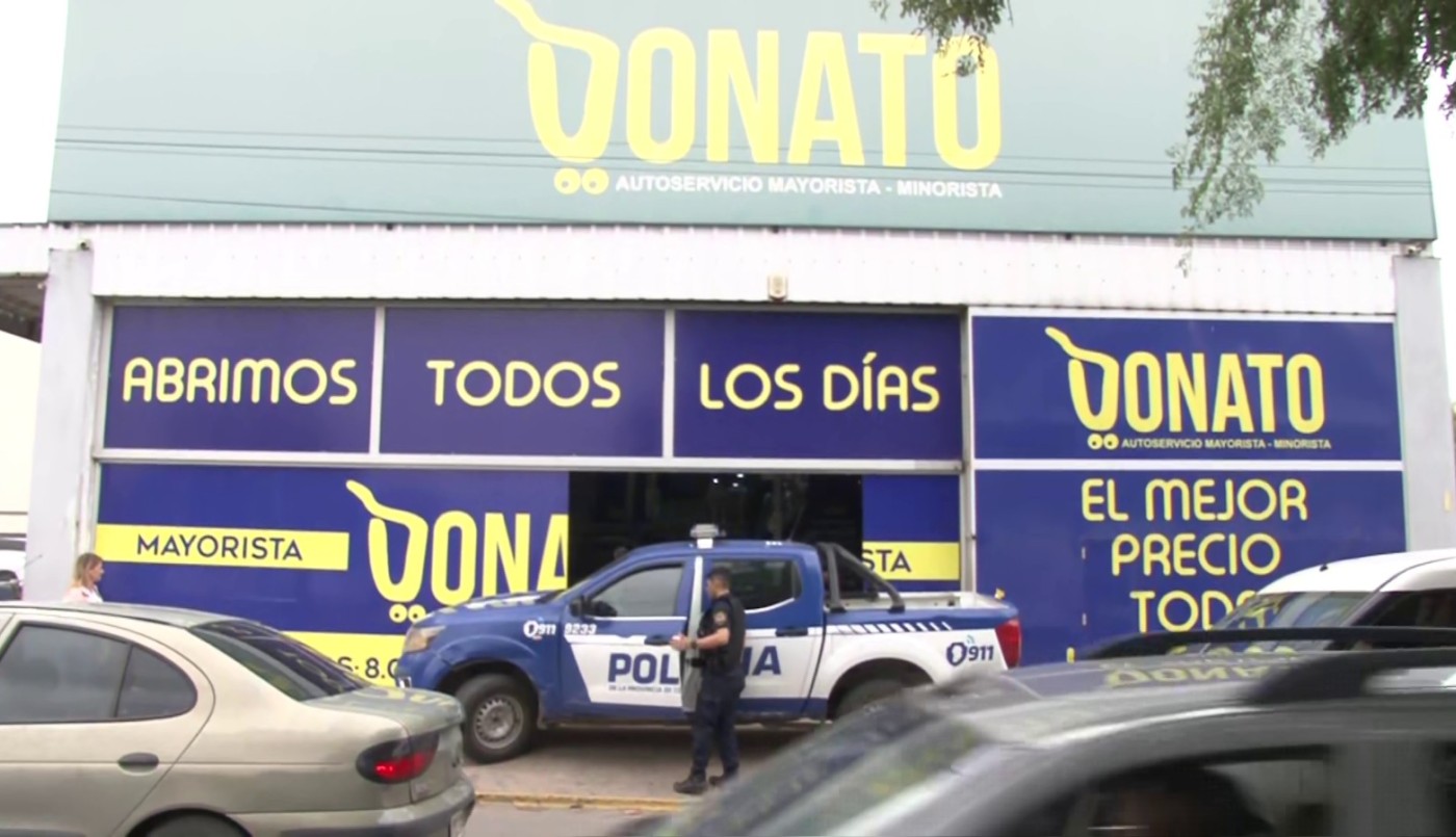 Perdió el control y se incrustó en un supermercado de Argüello: hay una mujer herida | Córdoba
