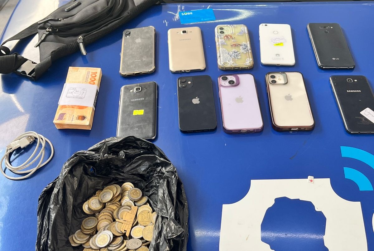 Detuvieron a dos jóvenes de 18 y 22 años que trasladaban diez celulares en barrio Villa Posse | Córdoba