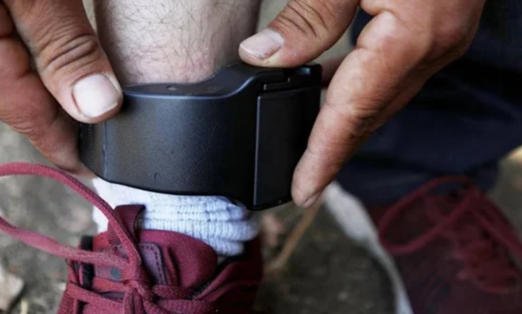 Limpiaba la pileta con la tobillera electrónica y murió al sufrir una descarga | Actualidad