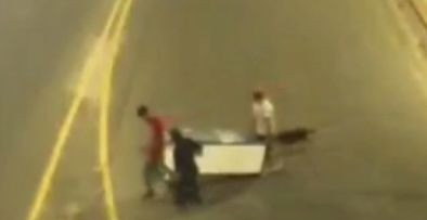 Robaron una heladera y se la llevaron caminando por las calles de Córdoba | Córdoba