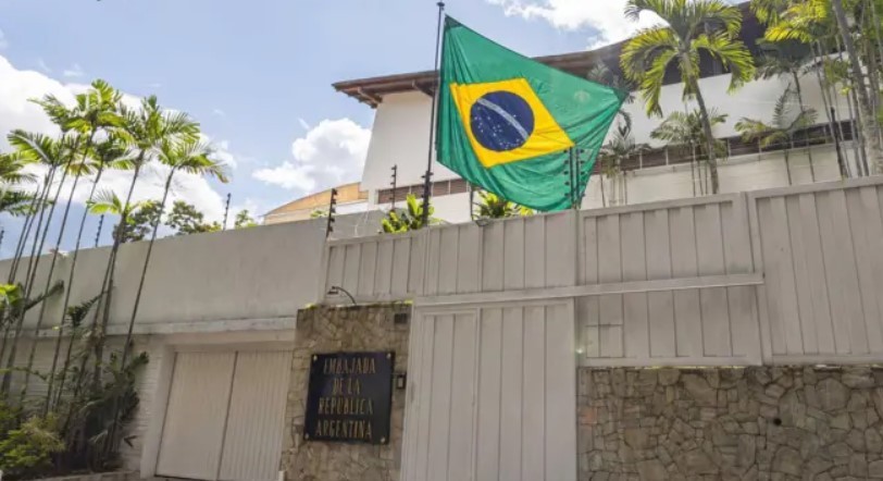 Argentina denunció ante la Corte Penal Internacional el asedio a la embajada en Caracas | Política y economía