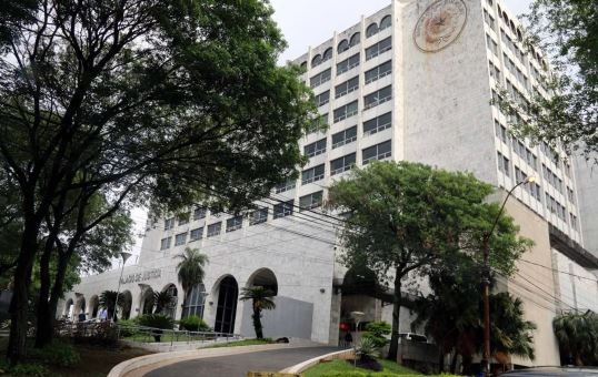 Evacuaron por una amenaza de bomba los Tribunales de Asunción donde está la causa del senador Kueider | Internacionales