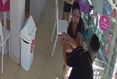 La inseguridad no da tregua: tomaban un helado y un delincuente les arrebató el celular | Córdoba