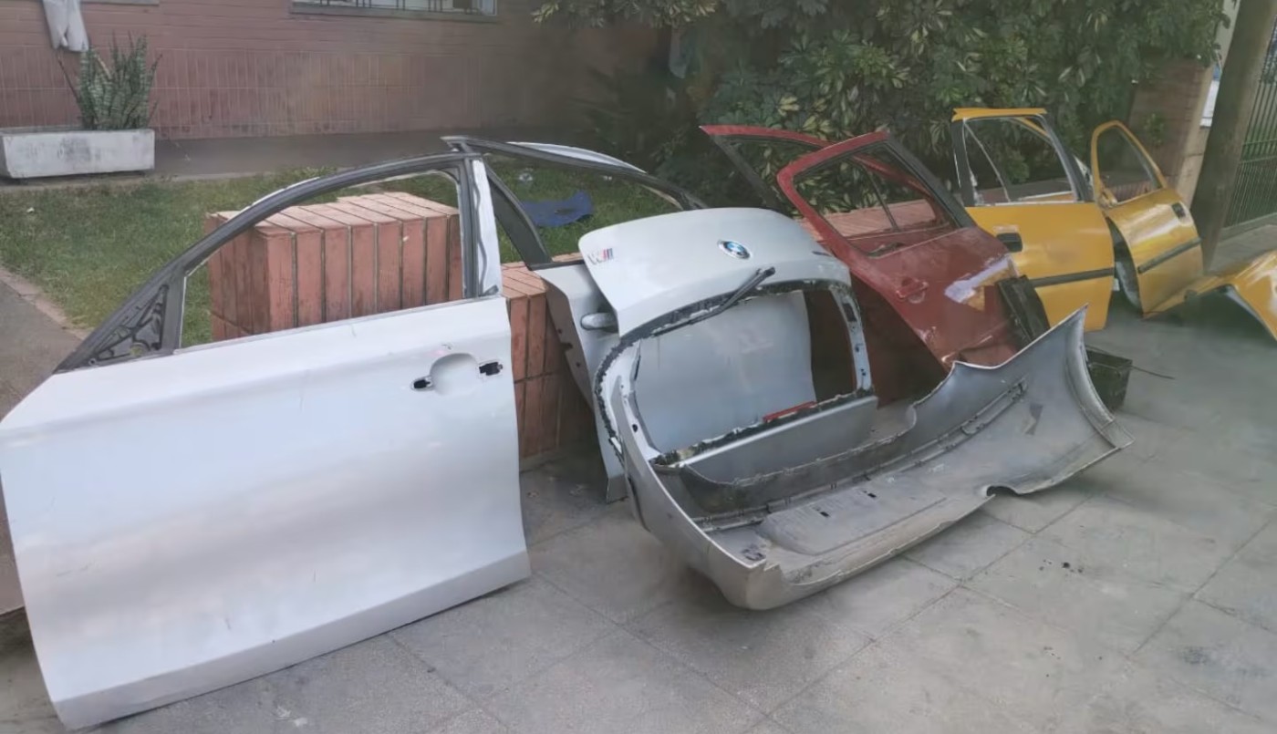 Los Naranjos: detuvieron a dos hermanos por robar autos y desarmarlos en su casa | Córdoba