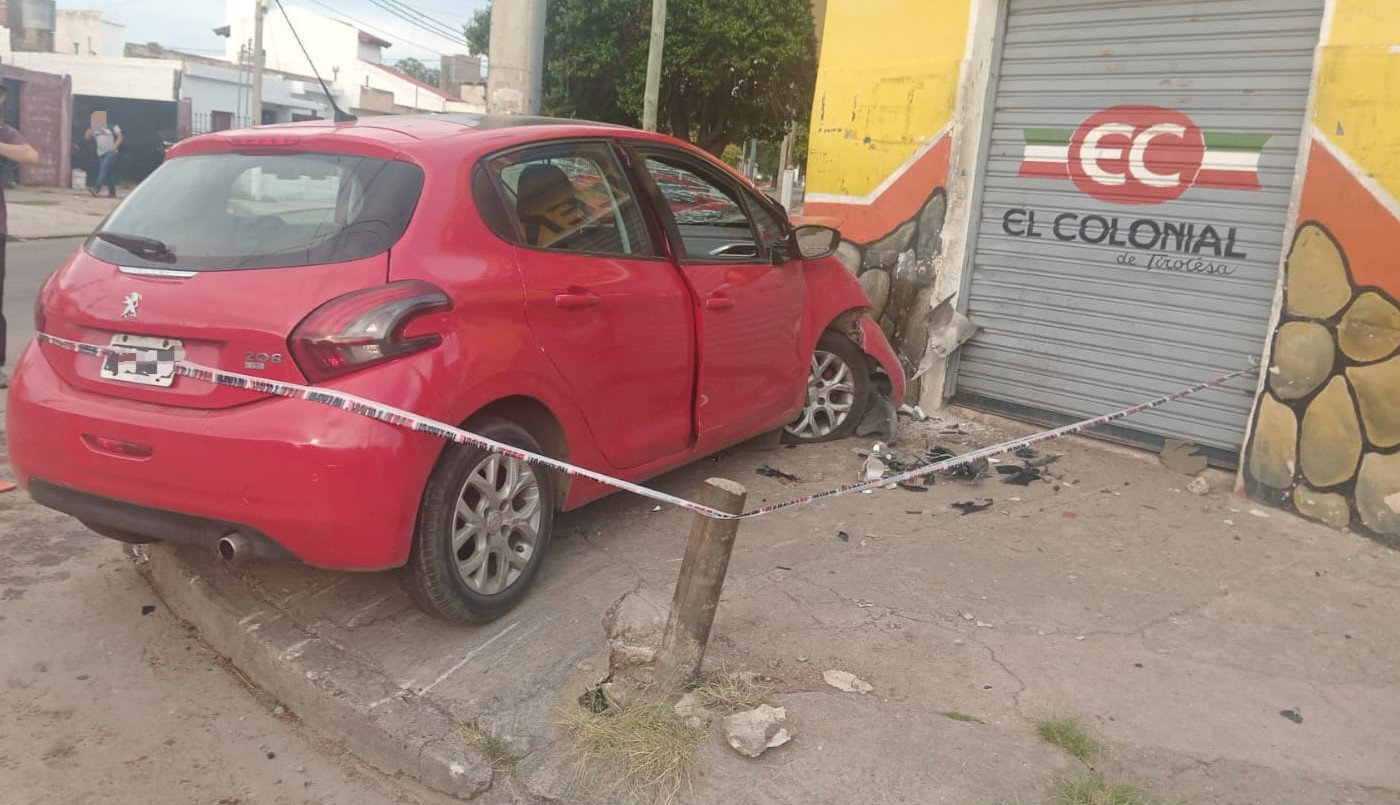 Corría picadas y terminó incrustado en un negocio: tiene 14 años y le había robado el auto a su papá | Córdoba