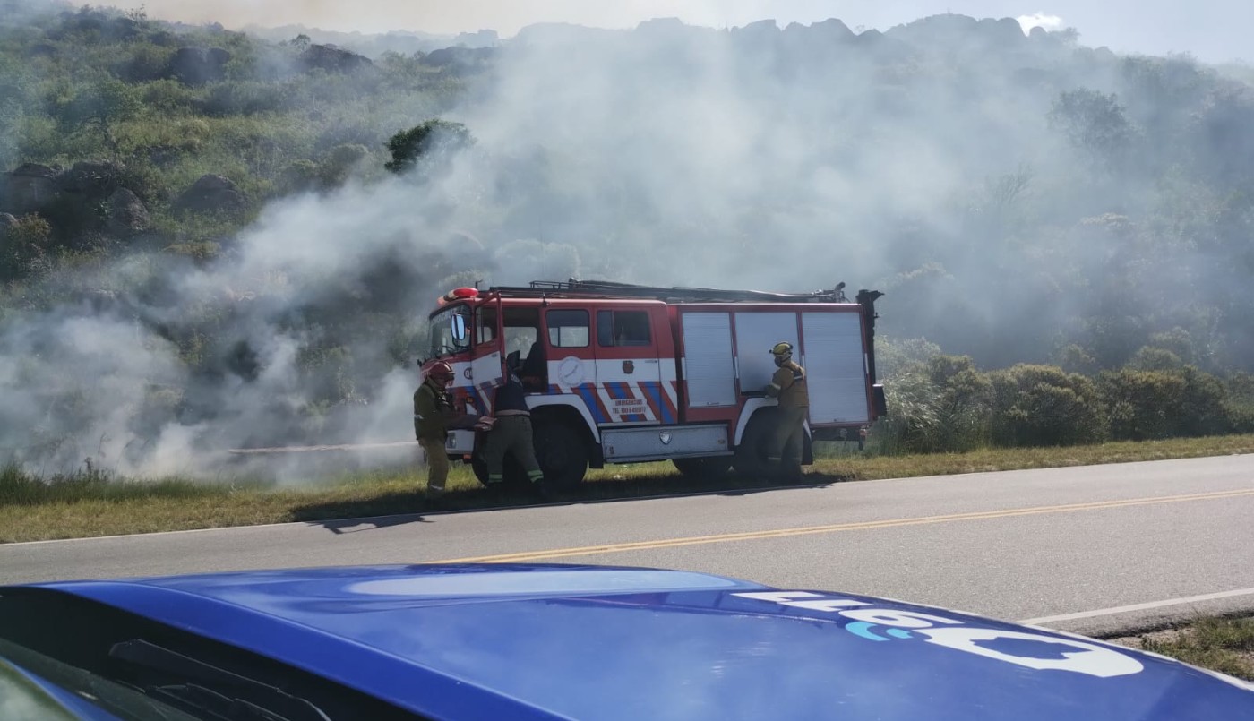 Bomberos controlaron un incendio en Copina y normalizan la circulación en Altas Cumbres | Córdoba