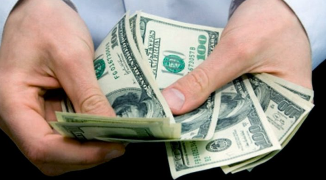 Volvió a subir el dólar blue y ronda los $1200 | Economía