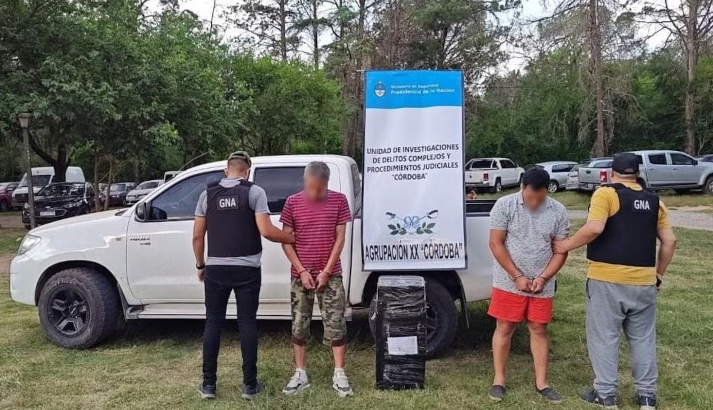 Hallaron 20 kilos de marihuana en una encomienda y detuvieron a dos hombres en Córdoba | Córdoba