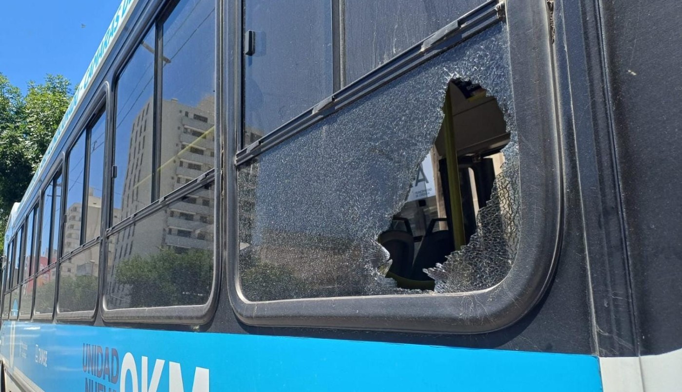 Un camionero atacó con un fierro a un colectivo de la empresa Tamse tras una discusión: lo detuvieron | Córdoba