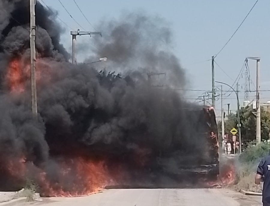 Se prendió fuego un colectivo en barrio Nuestro Hogar III | Córdoba