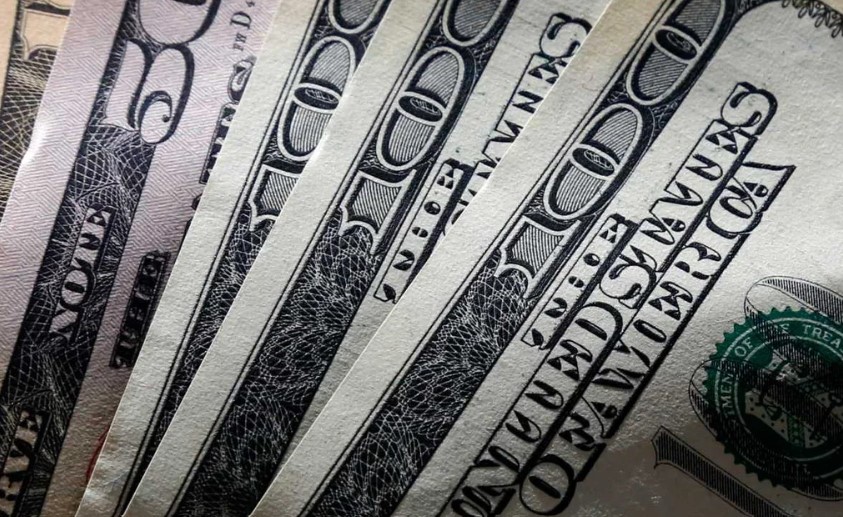 La cotización del dólar blue rebotó en el comienzo de la semana y alcanzó los $1.200 | Política y economía