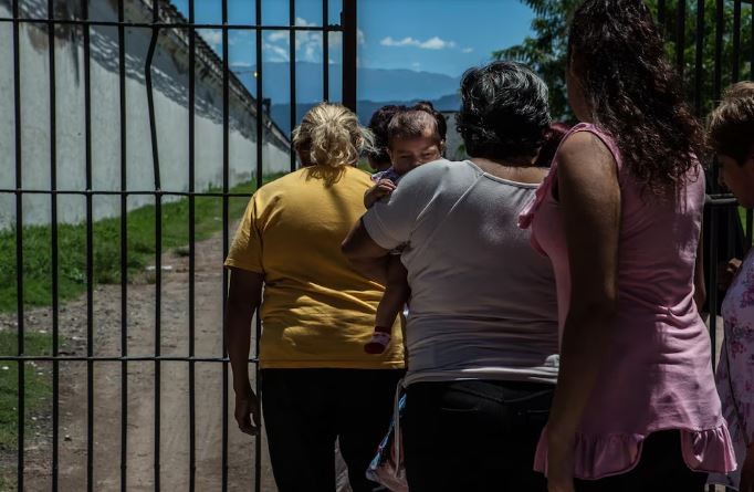 El gobernador de Tucumán, a madres de presos: "¿Cómo no cuidaron a sus hijos?" | Política y economía