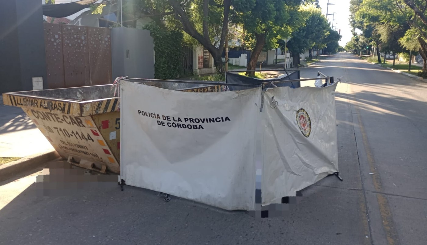 Navidad trágica: una joven falleció al chocar contra un contenedor de basura | Córdoba