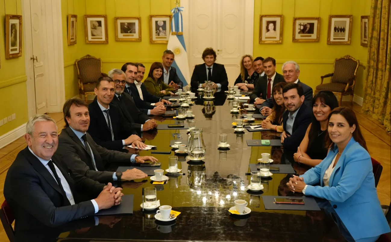 En otro gesto de acercamiento, Milei recibió a los diputados radicales expulsados | Política y economía