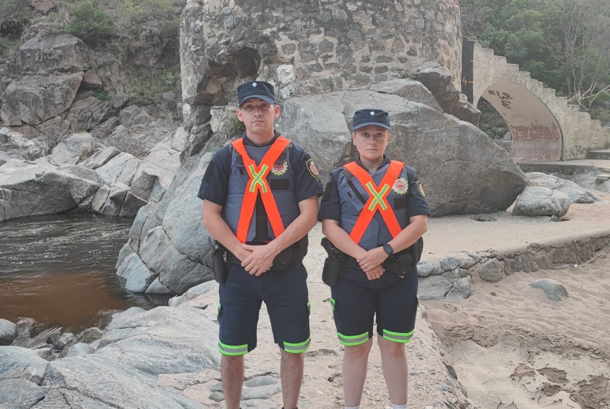 Dos policías rescataron a una niña del río Anisacate | Córdoba