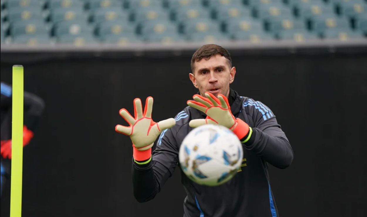 El “Dibu” Martínez despidió el año con un blooper en las redes sociales | Deportes