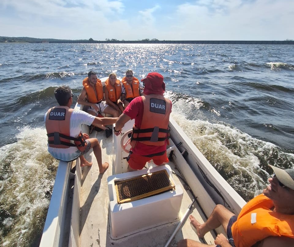 Cruz del Eje: la Patrulla Náutica salva a tres personas de un velero hundido | Córdoba