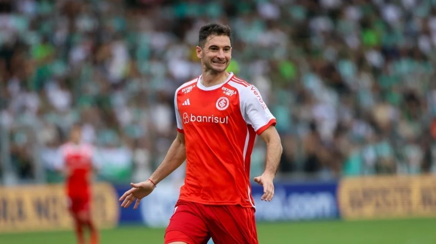 En medio del escándalo por el traspaso de Medina, Alario llegó a La Plata para ser nuevo refuerzo de Estudiantes | Deportes