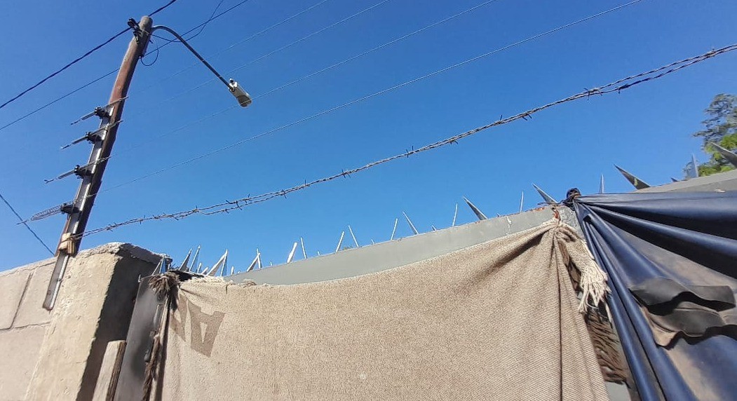 Le robaron ocho veces y decidió “blindar” su casa en barrio Argüello | Córdoba