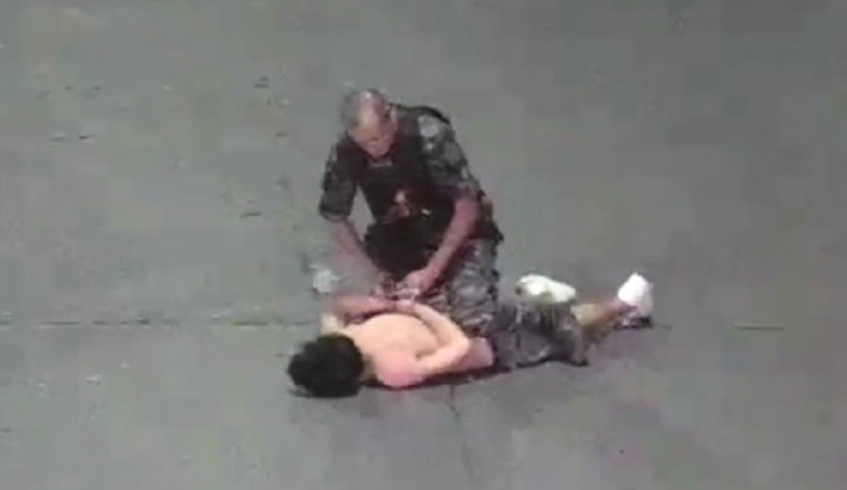 Video: un limpiavidrios golpeó con un palo la luneta de un taxi porque no le quiso pagar | Córdoba