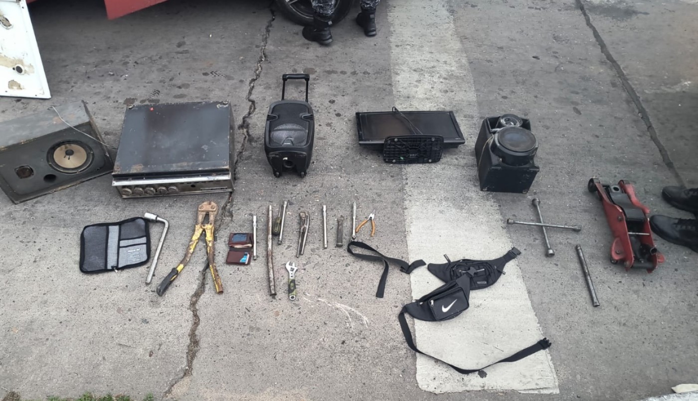 Delincuentes robaron dos negocios, escaparon y chocaron contra un vehículo en Córdoba | Córdoba