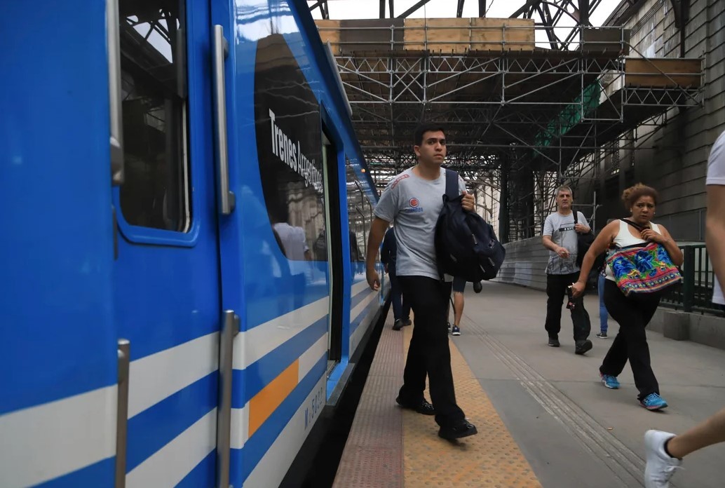 Tras más de seis horas sin servicio, se levantó el paro de trenes | Actualidad