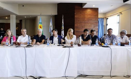 Axel Kicillof reunió a 35 intendentes en Villa Gesell y pidió "amplitud" para enfrentar a Javier Milei | Política y economía