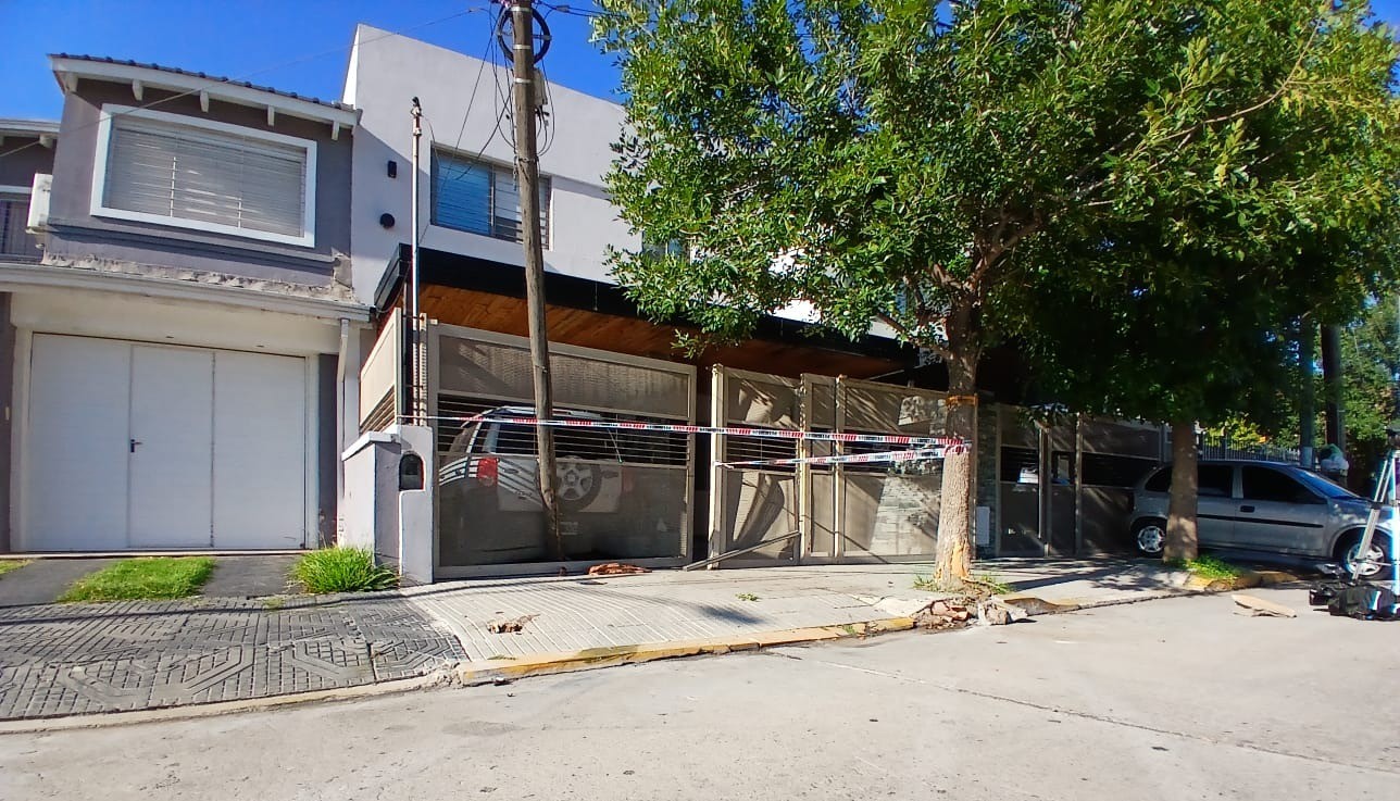 Un auto se incrustó en una casa: investigan si corría una picada | Córdoba