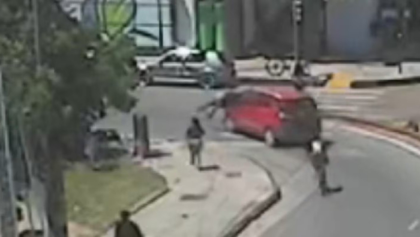 Un auto atropelló a un peatón mientras cruzaba la calle en barrio General Paz | Córdoba