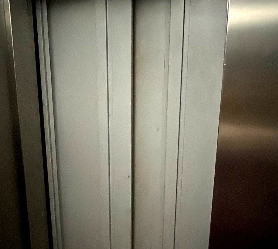 Un ascensor cayó 10 pisos con personas adentro | Córdoba