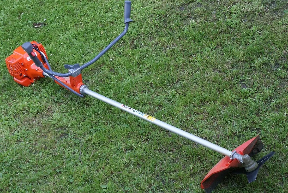 Una mujer de 62 años murió electrocutada mientras cortaba el césped de su casa | Córdoba