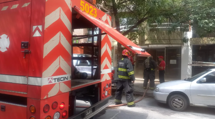 Incendio en un edificio de Nueva Córdoba: Bomberos controlaron las llamas | Córdoba