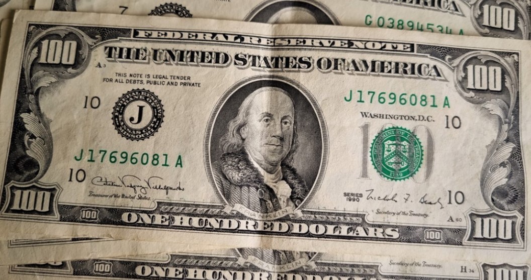 Dólares "cara chica" y deteriorados: el BCRA extendió el plazo para cambiarlos sin costos extra | Política y economía