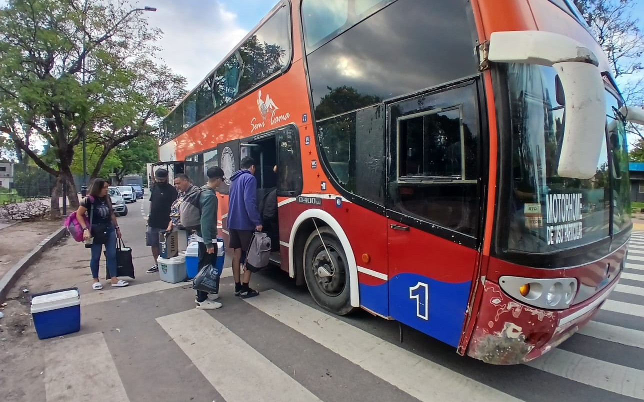 Rumbo a Paraguay: la caravana de hinchas de Talleres para la final frente a River | Deportes