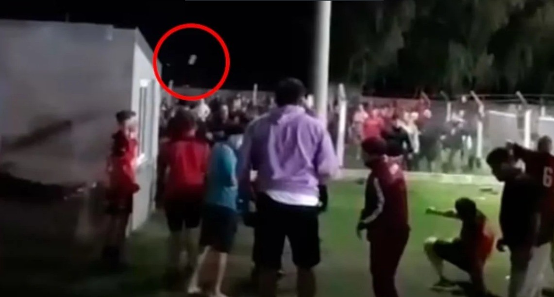 Violencia en el fútbol: un Policía recibió un ladrillazo y sufrió fractura de cráneo | Córdoba