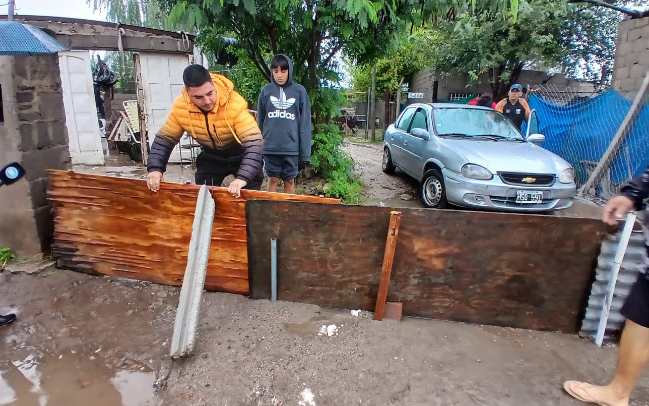 Barrio Liceo: les ingresó una fuerte corriente de agua y causó graves daños | Córdoba