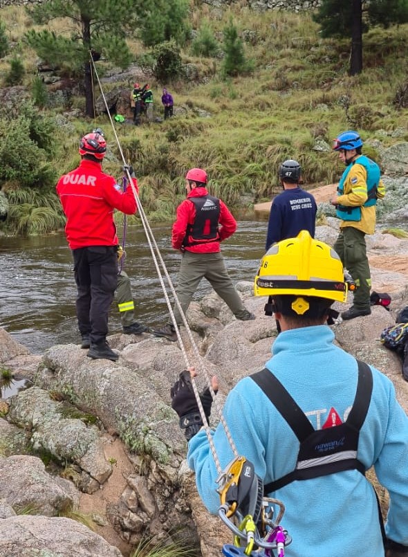 Video: rescataron a tres hombres que quedaron aislados por las crecidas de los ríos | Córdoba