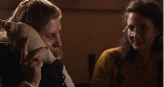 "Oda amarilla": los esfuerzos de una hija cuando la memoria de su madre hace agua | Espectáculos