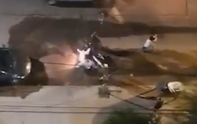 A las trompadas: vecinos enfrentaron a una pareja de ladrones que intentó robarle a un motociclista | Córdoba