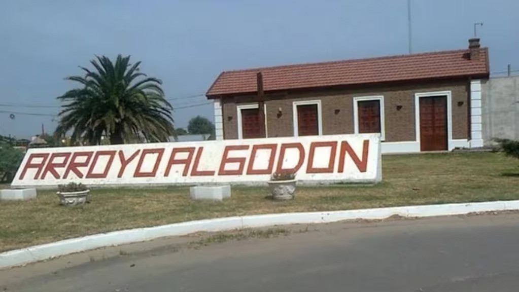 Arroyo Algodón: murió un chico de 17 años tras chocar con una moto y una camioneta | Córdoba