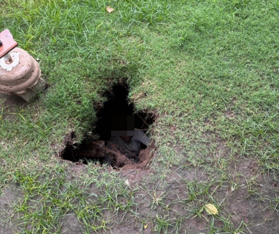 Bomberos trabajan en el rescate de una mujer que cayó en un pozo | Córdoba