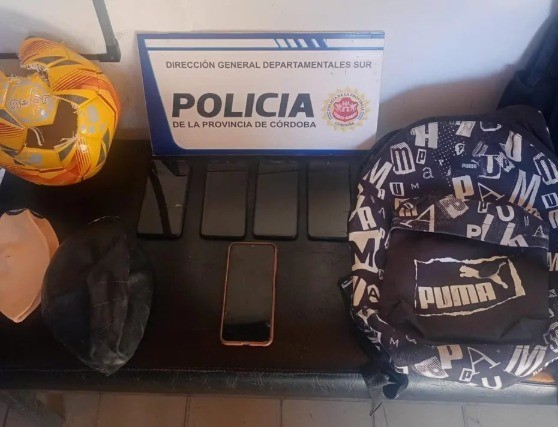 Intentó ingresar celulares ocultos en una pelota de fútbol a una cárcel: quedó detenido | Córdoba