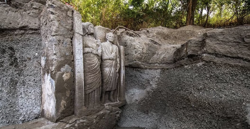 Hallaron un relieve de una pareja casi a tamaño natural en una tumba de Pompeya | Internacionales