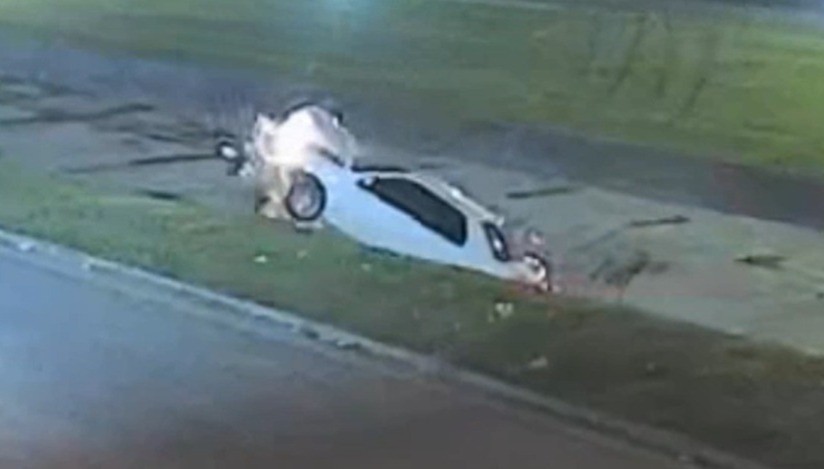 Video: perdió el control del auto, derrapó y se estrelló contra el canal de Circunvalación | Córdoba