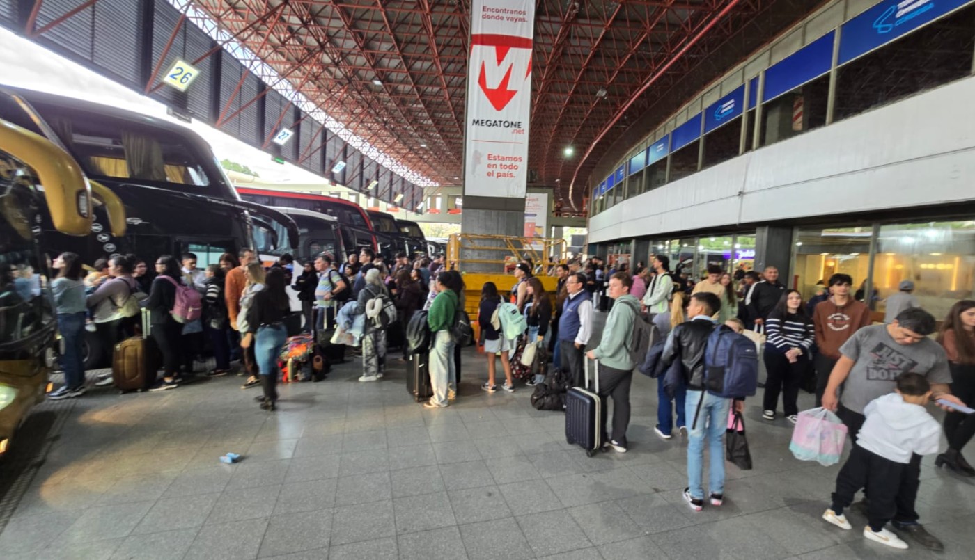 Finde XXL: intenso movimiento en la Terminal de Córdoba con largas filas y refuerzos en los servicios | Córdoba