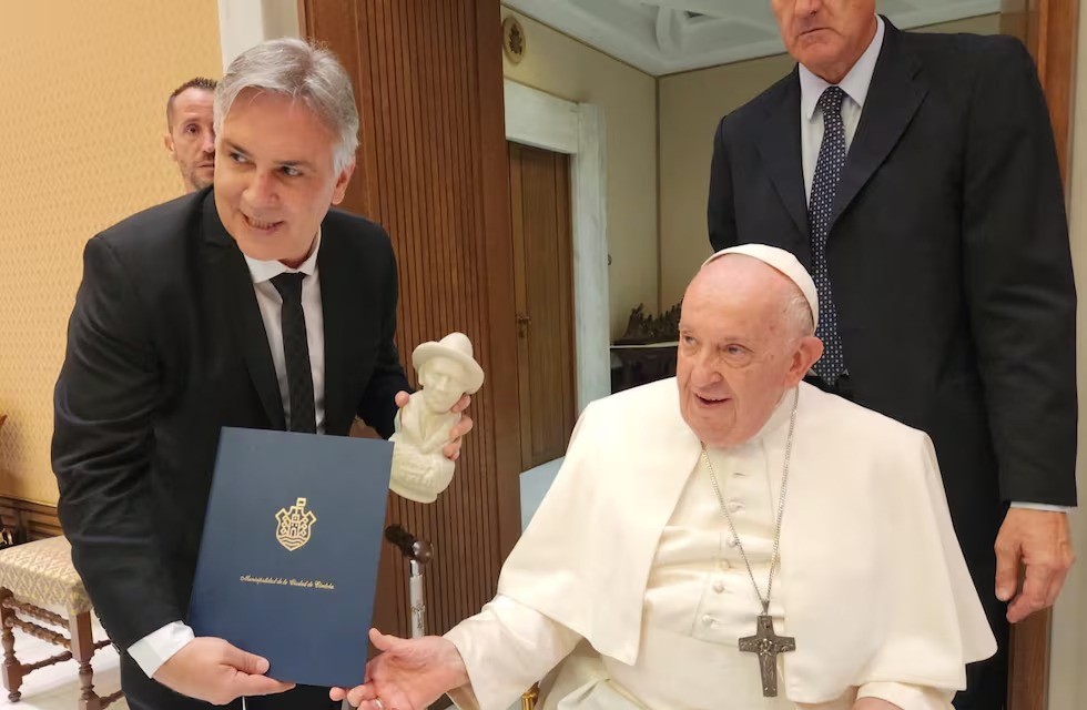 El gobernador Martín Llaryora despidió con dolor al Papa Fracisco: “Un faro de humildad” | Córdoba