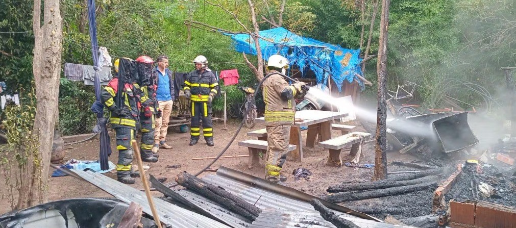 Incendio arrasó por completo una vivienda en Villa Ciudad Parque | Córdoba