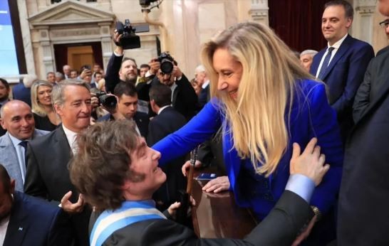 Denuncian que La Libertad Avanza pide aportes monetarios a funcionarios provinciales de ANSES y PAMI | Política y economía