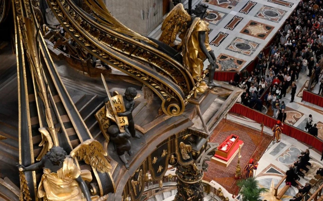 Tras la masiva capilla ardiente, el Vaticano se prepara para el histórico funeral de Francisco | Internacionales